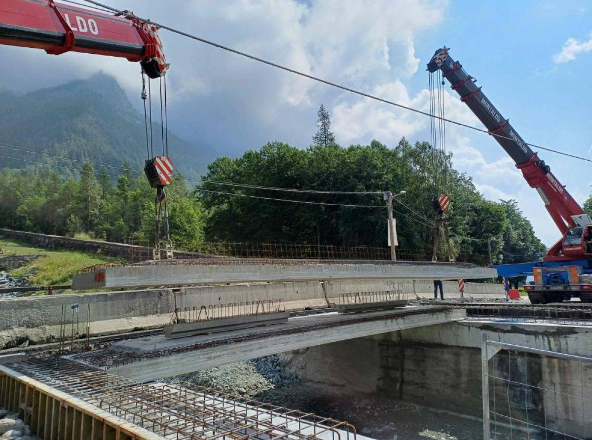 Usseglio, lavori di ricostruzione del ponte sul rio Venaus in dirittura d'arrivo. Era inadeguato al traffico attuale